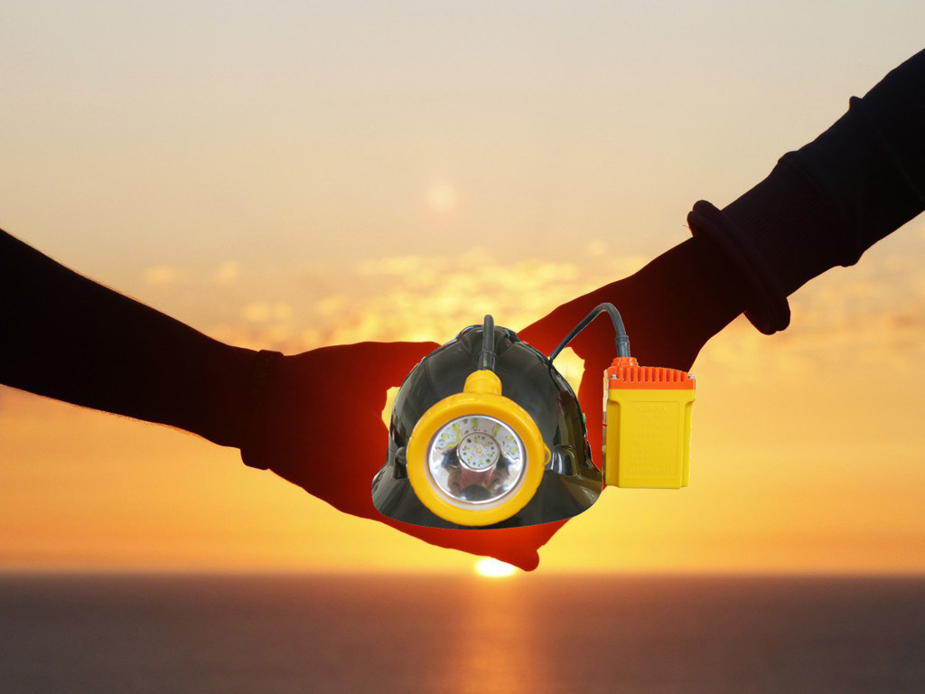 High Luminous EfficacyLED Mining Headlamp , Durable Rechargeable Miners